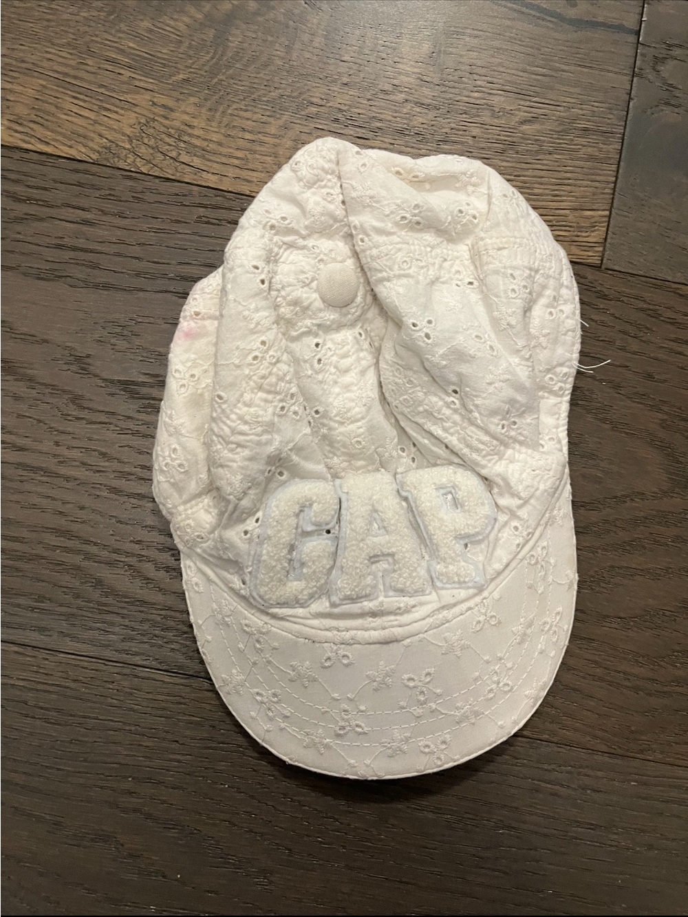 Gap girls white eyelit baseball hat GUC